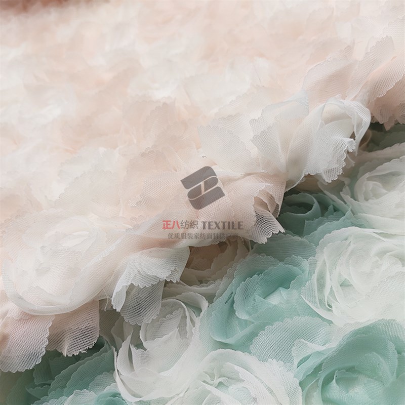 仿超柔绒短毛绒布料 盘带绣花双色玫瑰花朵 抱枕靠垫时装外套面料