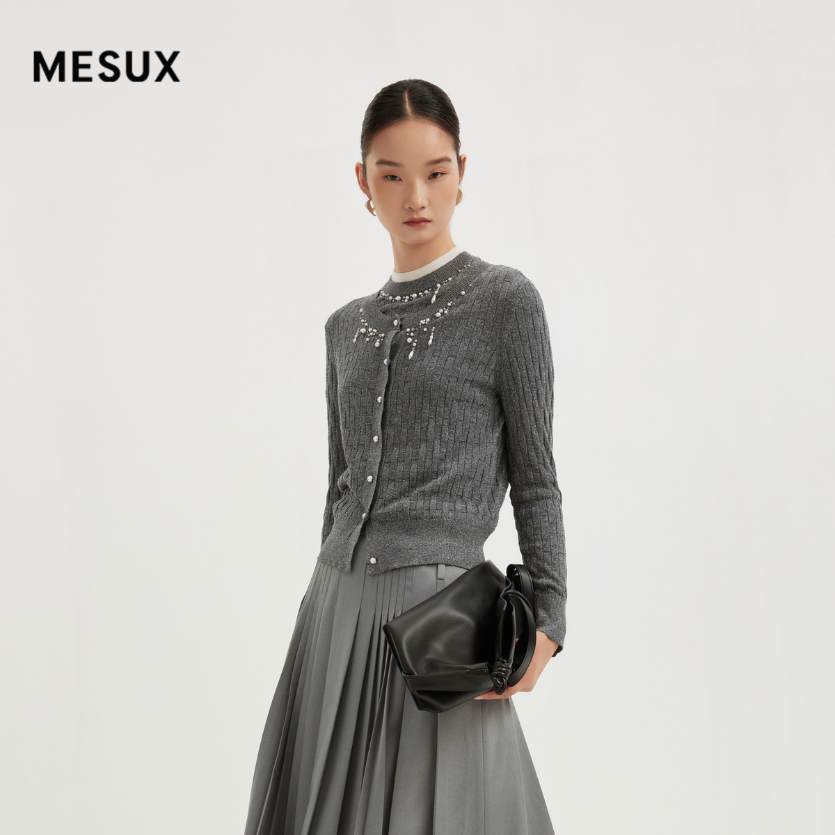 MESUX米岫冬新品圆领桑蚕丝珍珠装饰针织极简开衫女MMFUE508