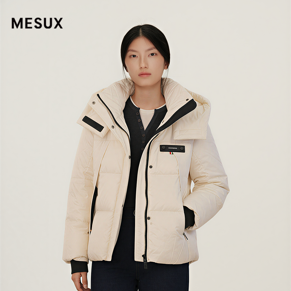 MESUX米岫25冬90鸭绒都市风高领连帽收袖口短款羽绒服MNWSL203
