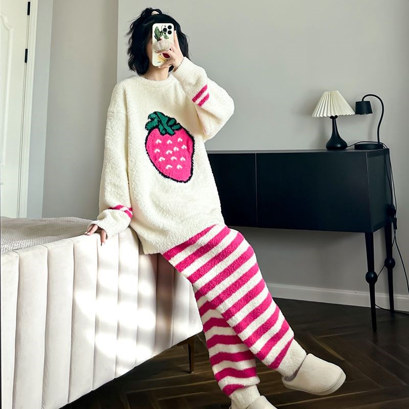 2024年新款半边绒睡衣冬季女珊瑚绒甜美草莓加厚可外穿家居服套装