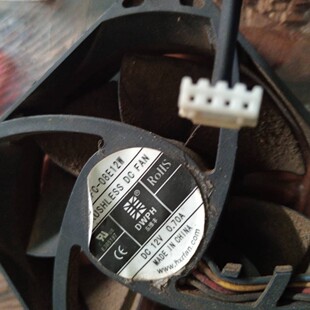 东维丰 EFC-08E12W DC 12V 0.70A 8025 8厘米4线PWM散热风扇