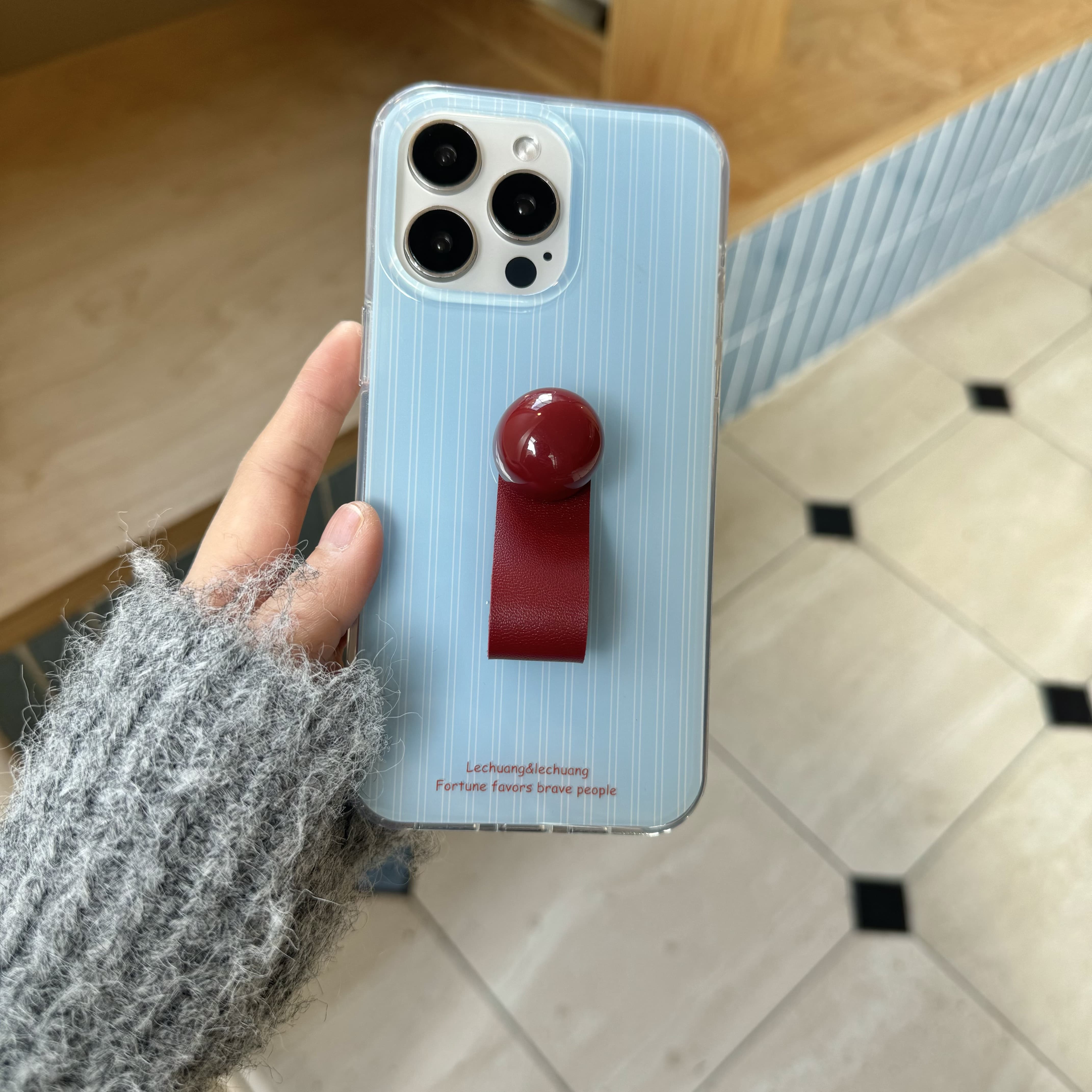 吉能虎新款蓝白条纹适用于苹果16promax带红色球支架手机壳iPhone15pro全包防摔14/13创意ins风女款保护套