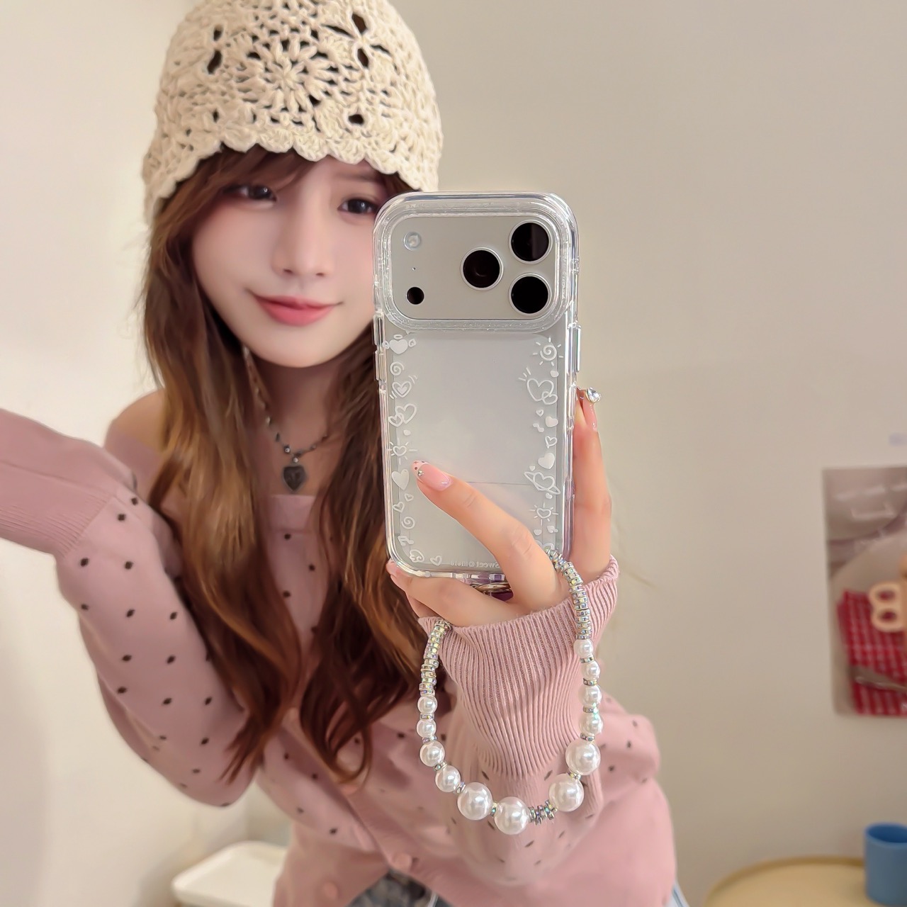 吉能虎新款围边白色爱心适用于苹果17promax带手链手机外壳iPhone16pro全包边防摔15/14/13保护套