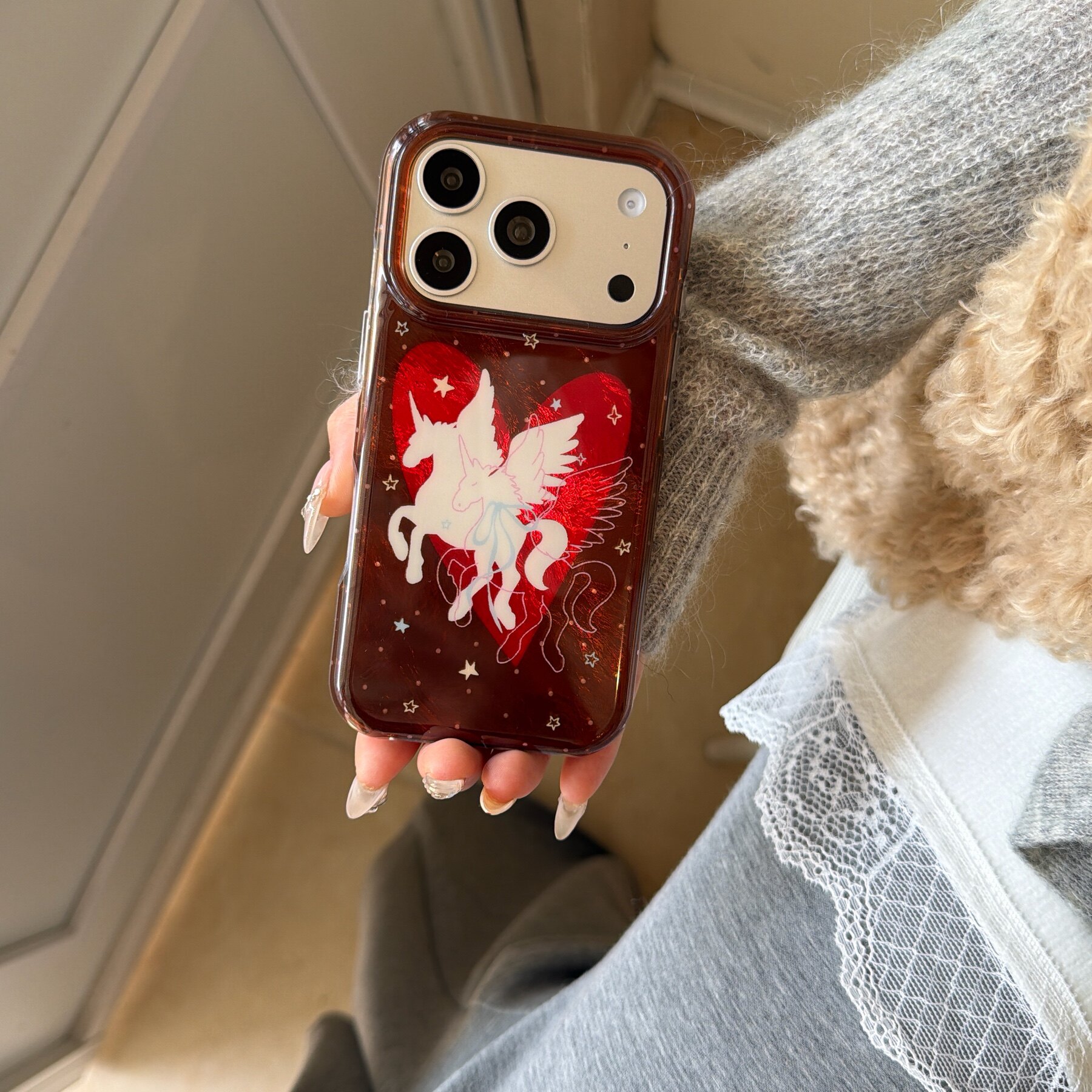 吉能虎新款棕底红色爱心飞马适用于苹果17promax手机外壳iPhone16pro全包边防摔15/14/13保护套