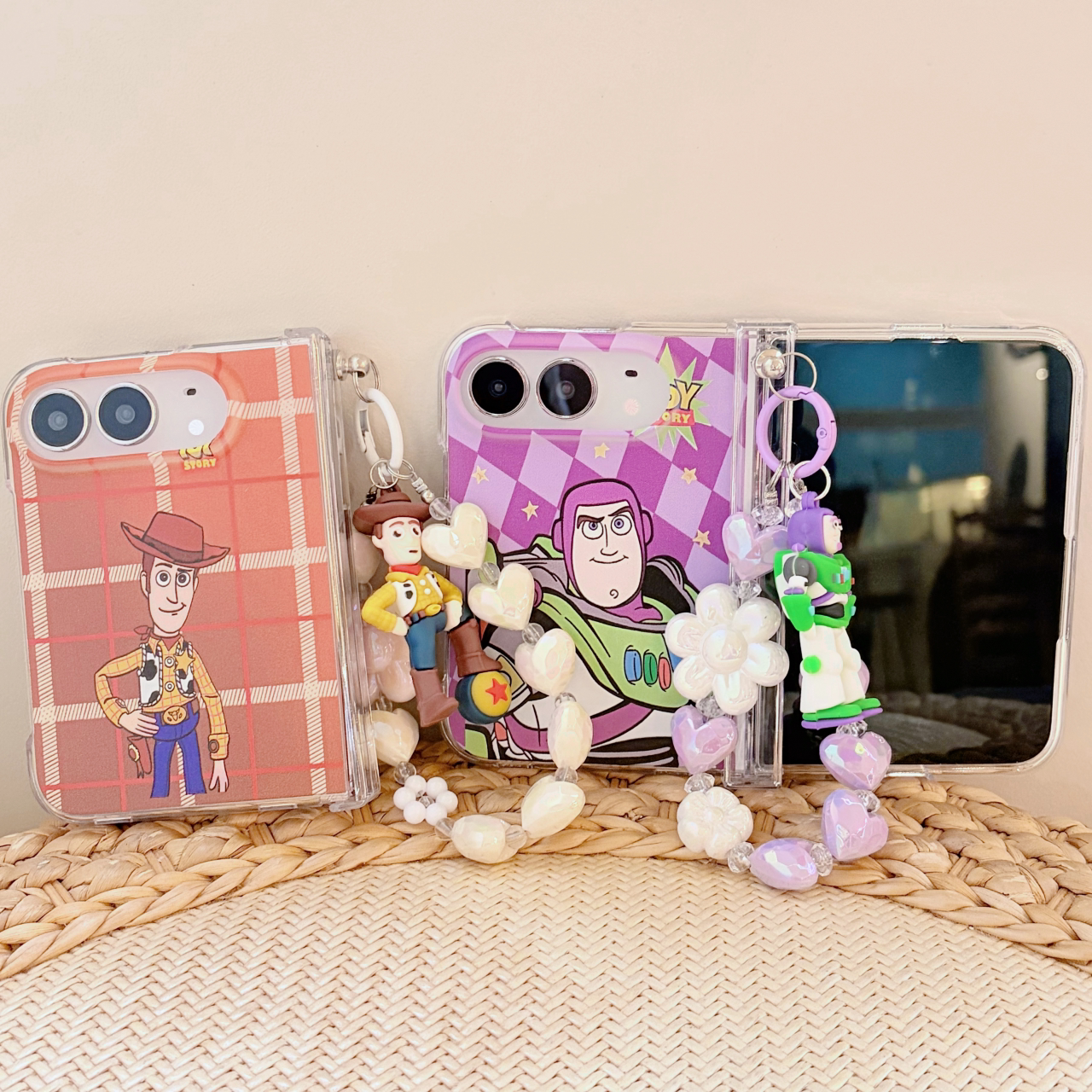 吉能虎新款胡迪巴西适用于苹果iPhoneDUO带手链折叠手机外壳全包边防摔保护套