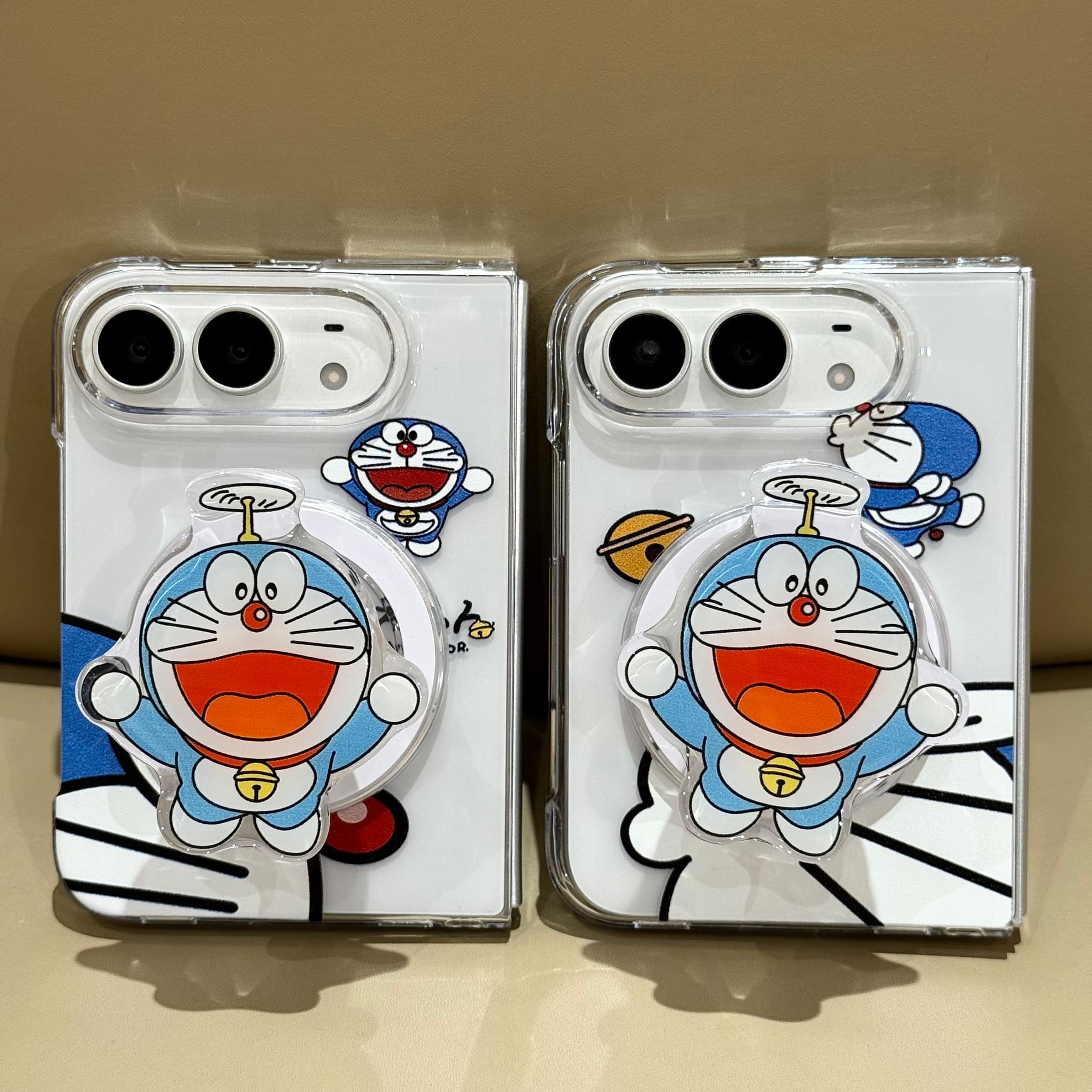 吉能虎新款亲嘴哆啦A梦适用于苹果iPhoneDUO带支架磁吸折叠手机外壳全包边防摔保护套