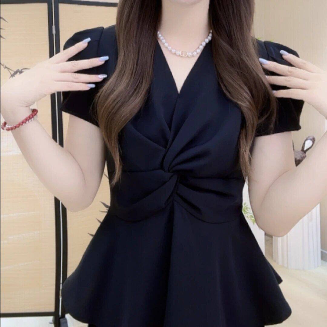 高端精致黑色扭结上衣2026夏季新款独特漂亮气质收腰短袖女设计感