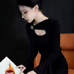 大码胖mm美式设计感不规则飘带打底衫秋冬新款特别漂亮的掐腰上衣