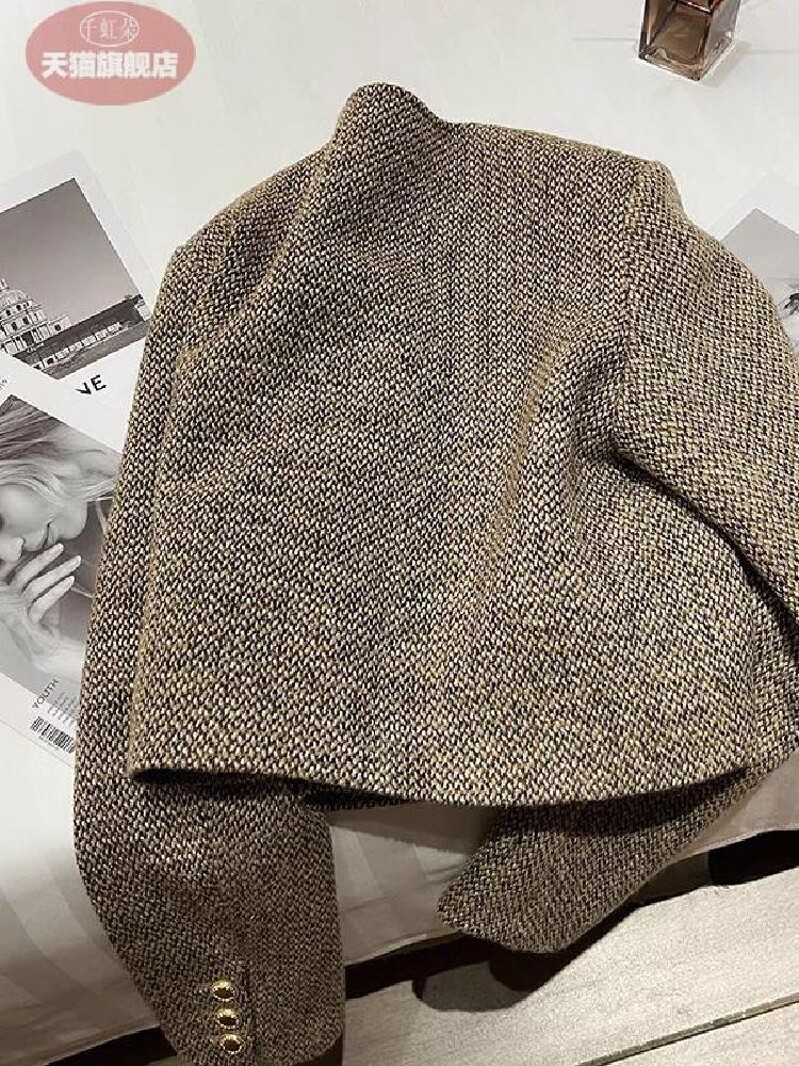 2024 심플한 기질의 사교계 신상 고급 향기 스타일 상의 카키색 쇼트 가디건 재킷