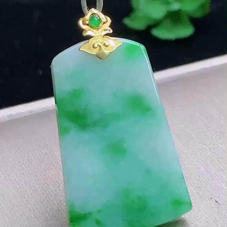 缅甸翡翠无事牌镶金玉吊坠天然玉