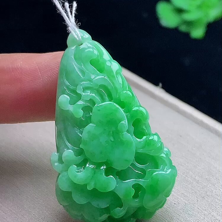 缅甸翡翠白菜玉吊坠天然玉石A货