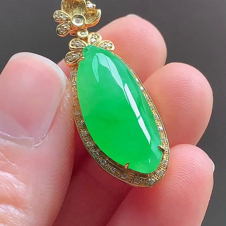 缅甸翡翠福瓜镶金玉吊坠天然玉石A货18K金镶嵌冰种阳绿礼物0102