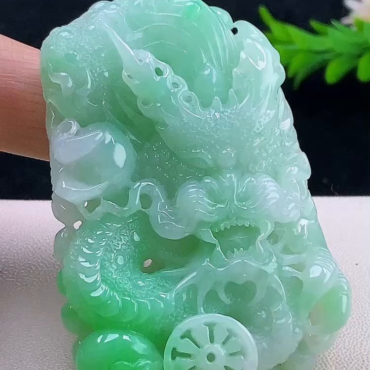 缅甸翡翠龙牌玉吊坠天然玉石A货冰种飘绿正品高档证书礼物0107