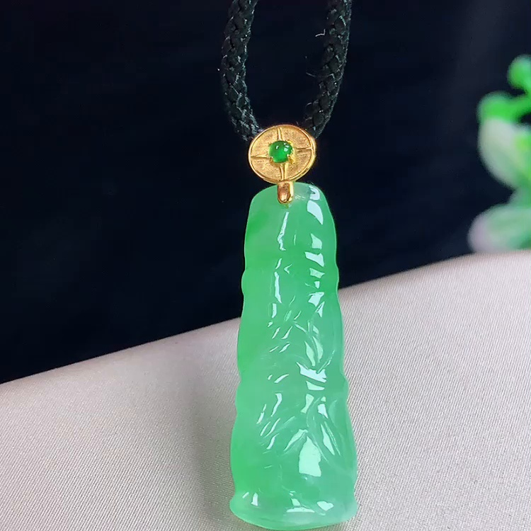 缅甸翡翠镶金玉吊坠天然玉石A货