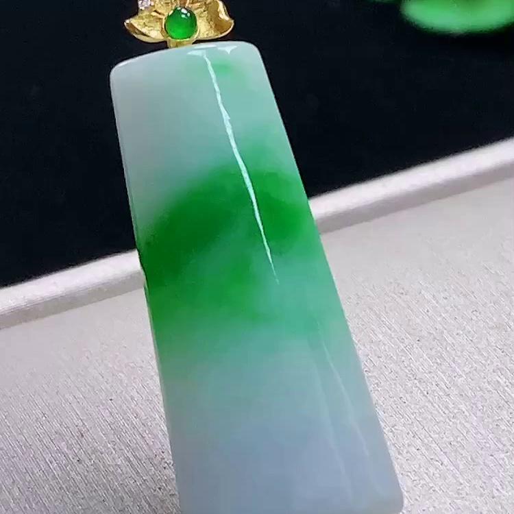 缅甸翡翠无事牌镶金玉吊坠天然玉