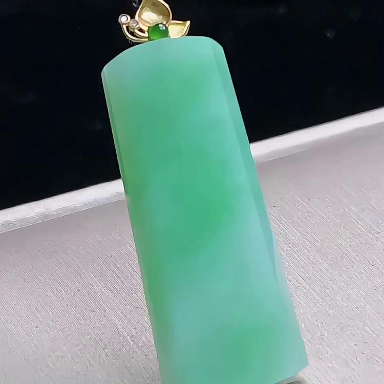 缅甸翡翠无事牌镶金玉吊坠天然玉