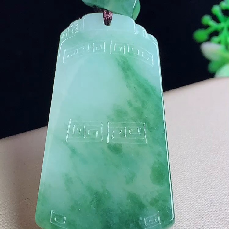 缅甸翡翠无事牌玉吊坠天然玉石A