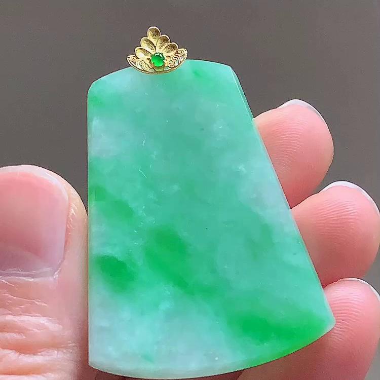 缅甸翡翠无事牌镶金玉吊坠天然玉