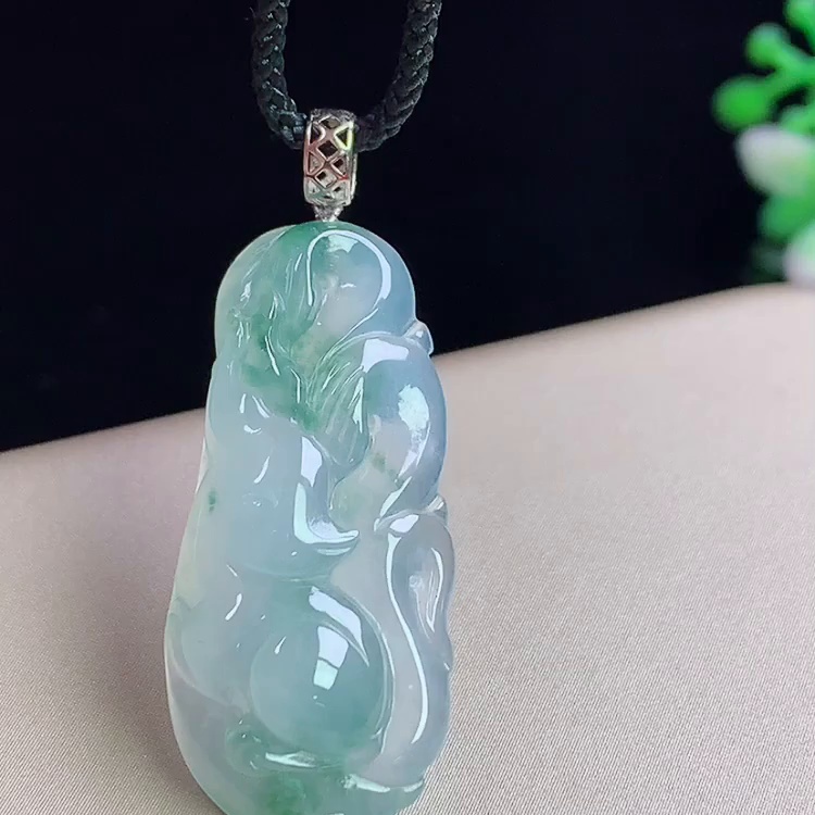 缅甸翡翠九尾狐镶金玉吊坠天然玉