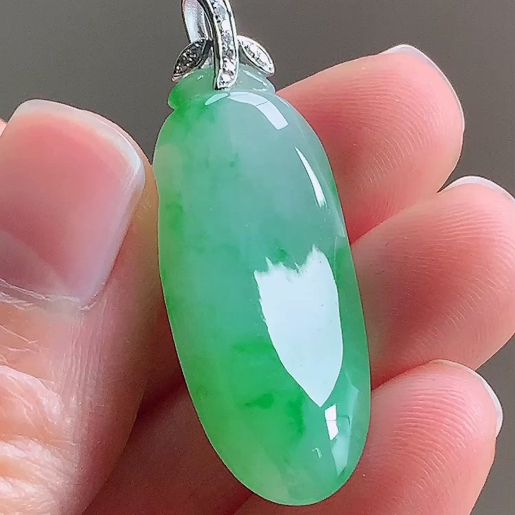 缅甸翡翠福瓜镶金玉吊坠天然玉石A货18K金镶嵌冰种阳绿收藏0102