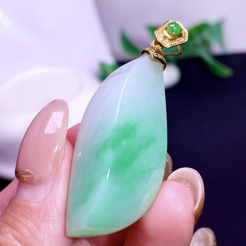 缅甸翡翠随形镶金玉吊坠天然玉石