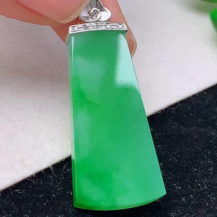 缅甸翡翠无事牌镶金玉吊坠天然玉