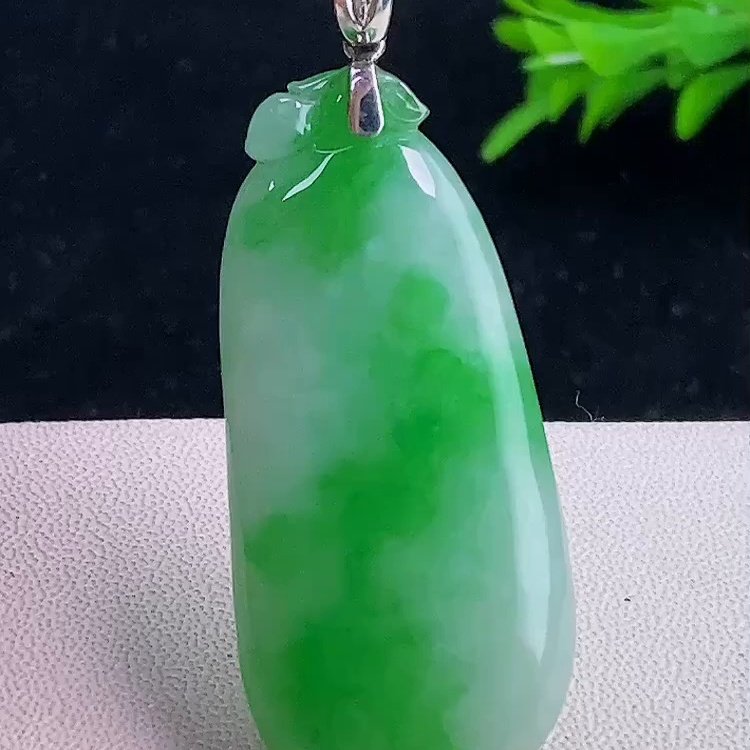 缅甸翡翠福瓜镶金玉吊坠天然玉石A货18K金镶嵌冰种阳绿正品0105