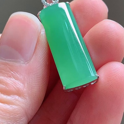 缅甸翡翠无事牌镶金玉吊坠天然玉