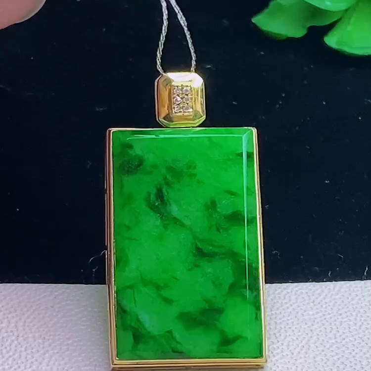 缅甸翡翠无事牌镶金玉吊坠天然玉