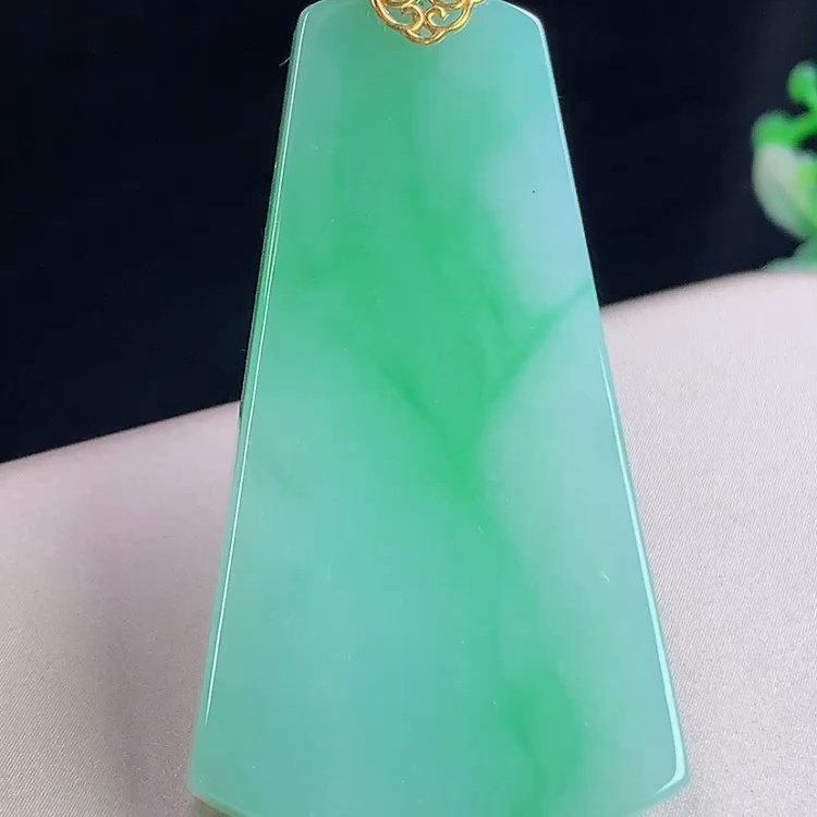 缅甸翡翠无事牌镶金玉吊坠天然玉