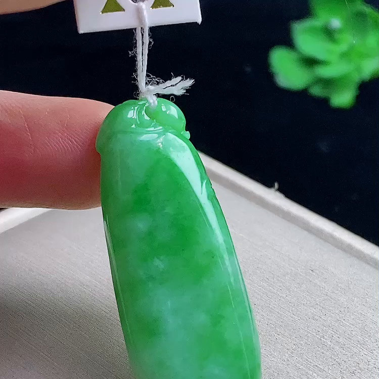 缅甸翡翠福瓜玉吊坠天然玉石A货