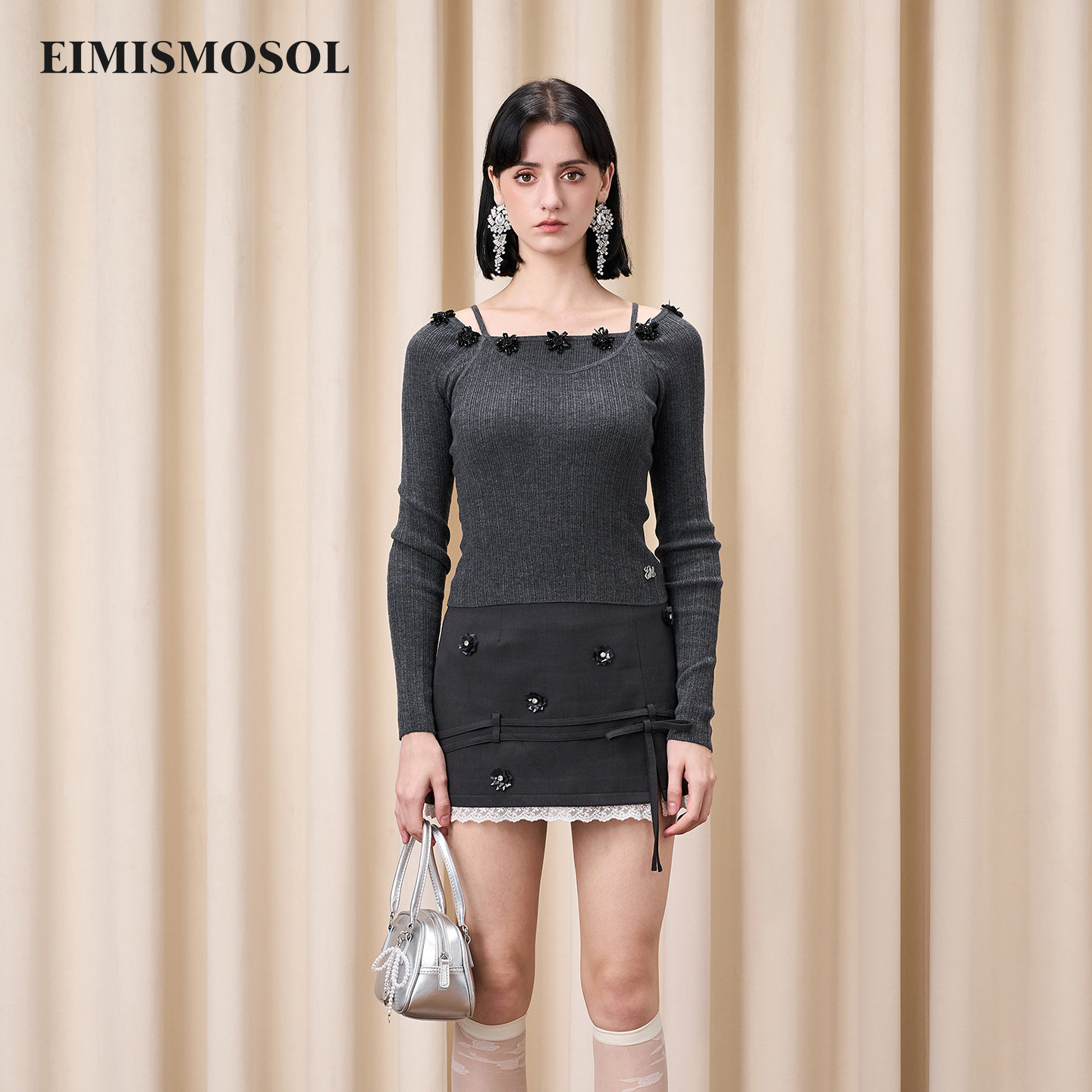 Eimismosol秋冬新品短款长袖船领吊带针织衫女修身显瘦两件套