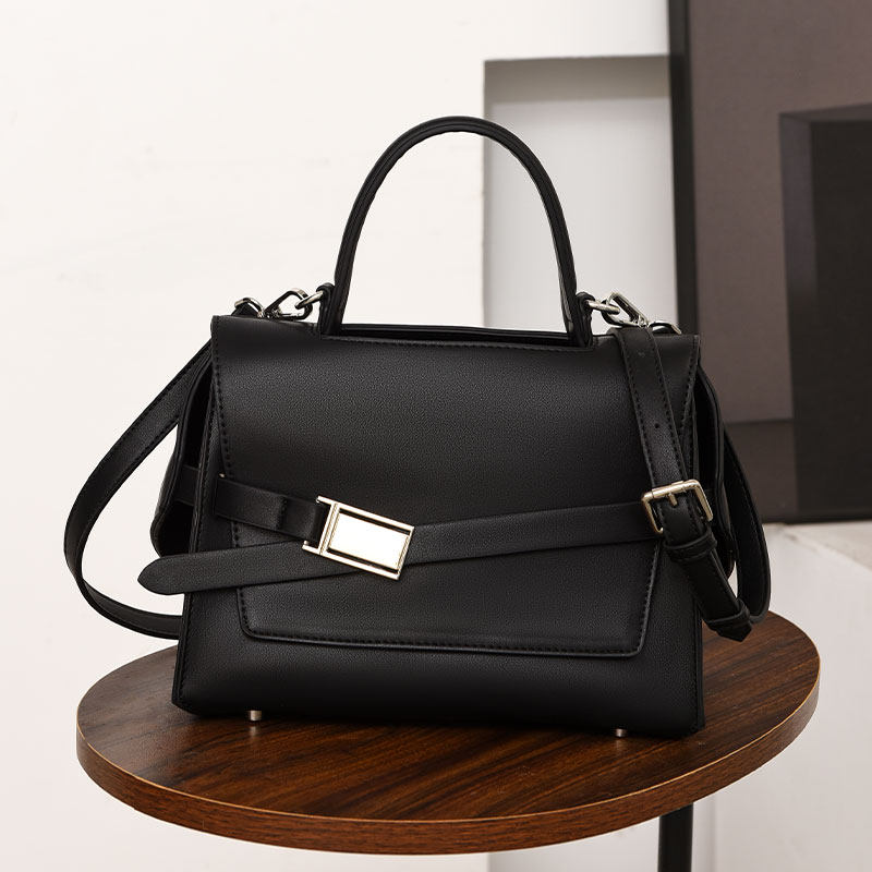 2026新款轻奢小众黑色手提包女金属扣单肩斜挎包高级感通勤背包潮