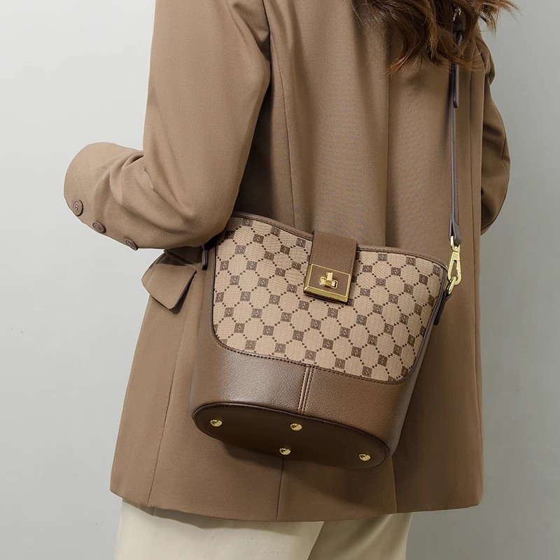 新款大容量水桶包女单肩包妈妈包