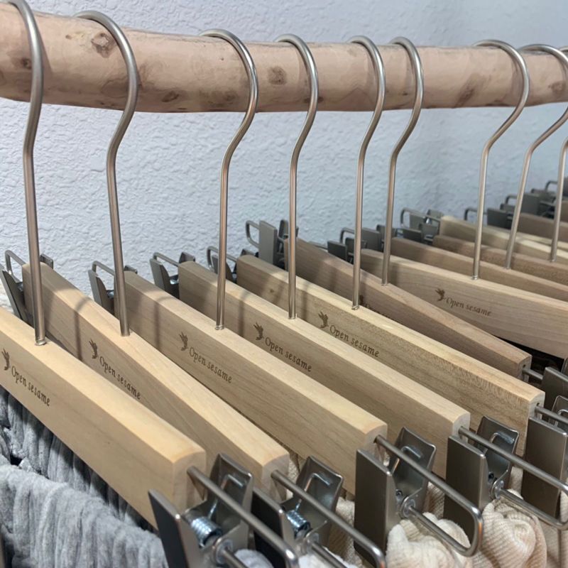 服装店实木衣架定制logo家用女装木质防滑衣撑儿童装衣挂裤架银色
