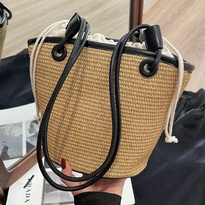 田园风编织包包女2024新款海边度假沙滩草编包夏季休闲单肩水桶包