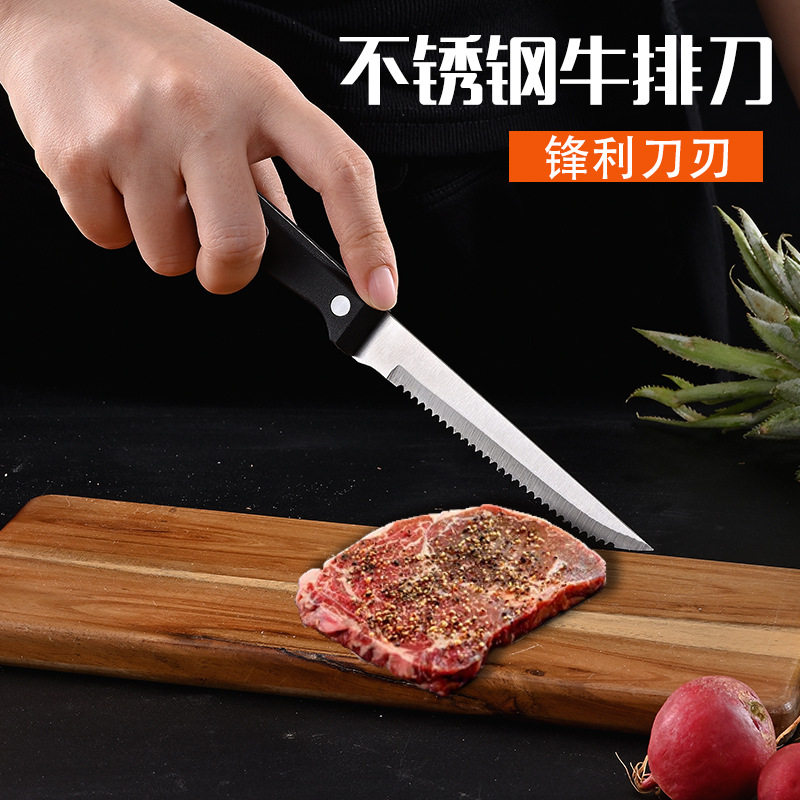 带锯齿牙水果刀切橙子柠檬图片