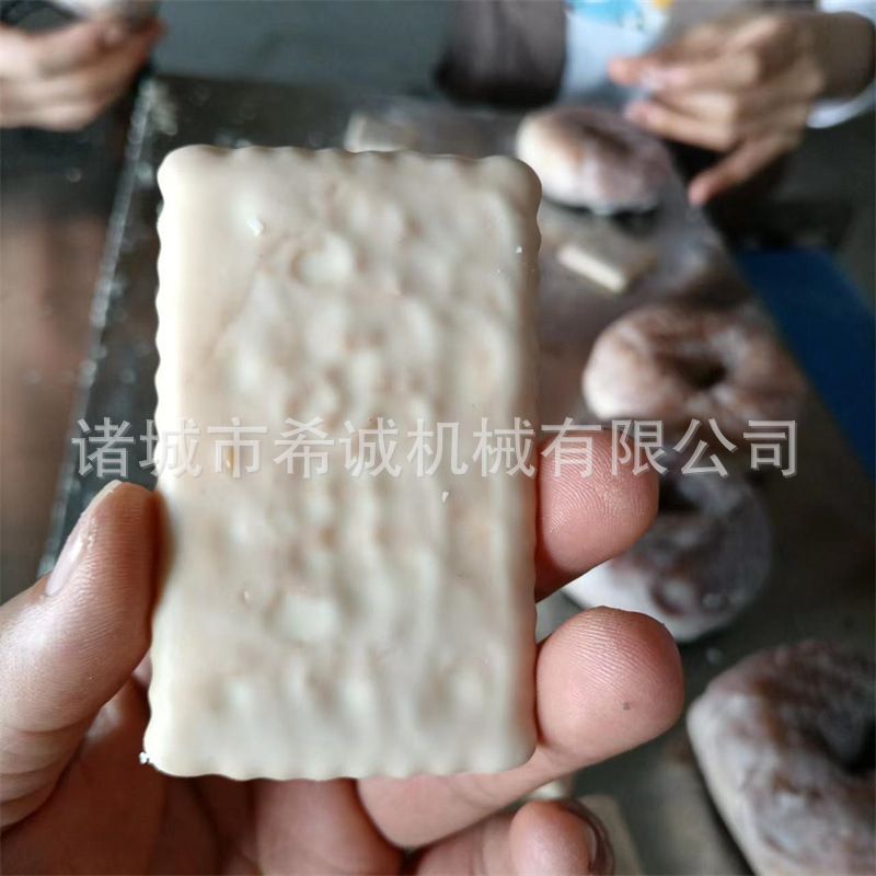蓼花浸糖机 膨化食品裹芝麻花生碎流水线 麻花裹糖设备温控带加热