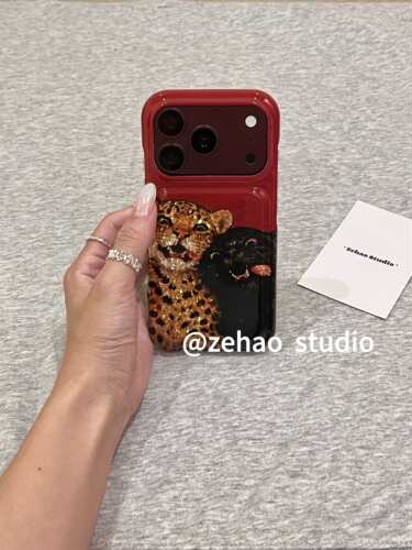 U2 韩系红底小花豹黑猫适用苹果18pro双层iphone17个性16防摔手机壳