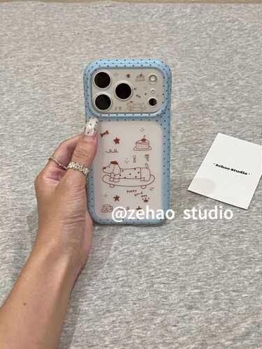 U2 浅蓝波点滑板腊肠狗适用苹果18pro双层iphone17磨砂16透明手机壳