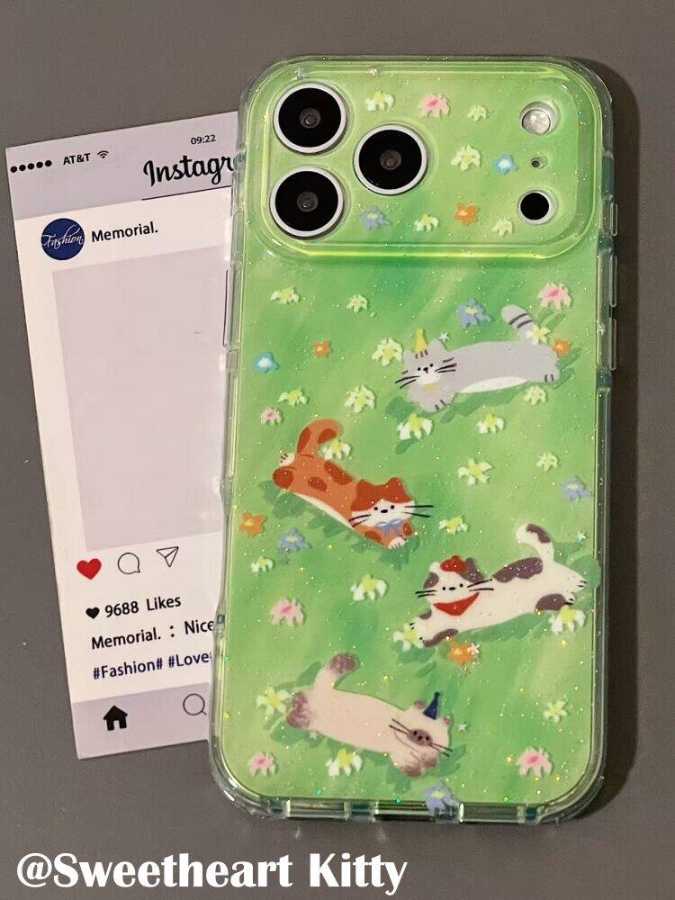 U2小清新青绿色草地满屏碎花小猫咪腕带iPhone17/16手机壳适用苹果15/14promax硬壳链条挂绳趣味少女心ins