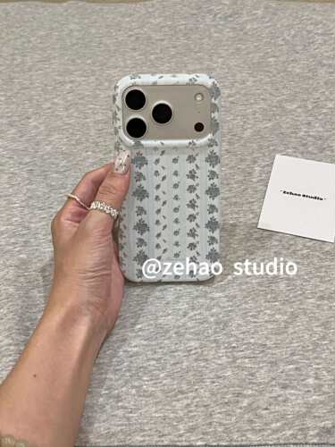 U2 ins竖条纹蓝色碎花适用苹果18promax全包iphone17/16亮面手机壳