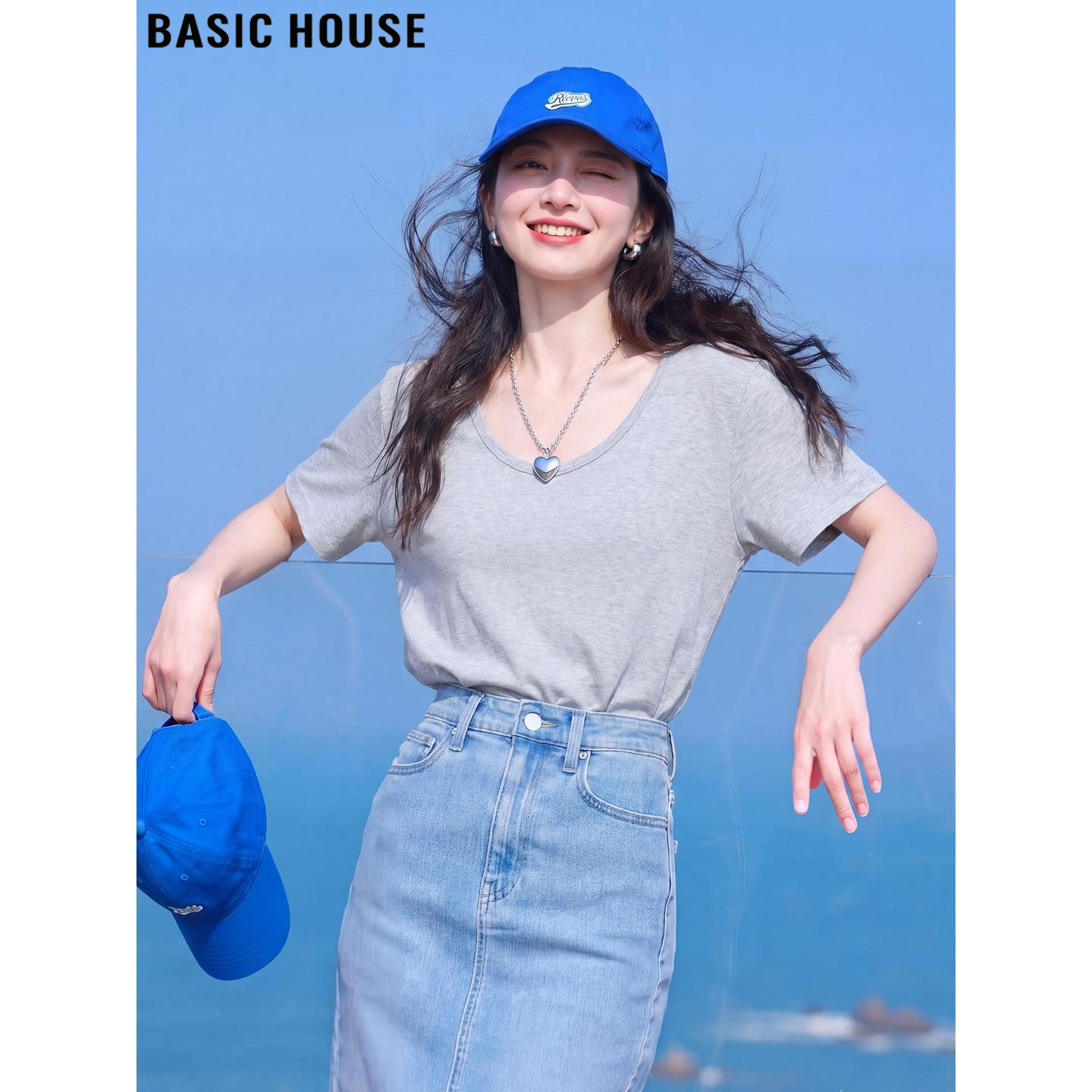 Basic House/百家好灰色天丝薄款V领短袖T恤女夏季含亚麻正肩上衣