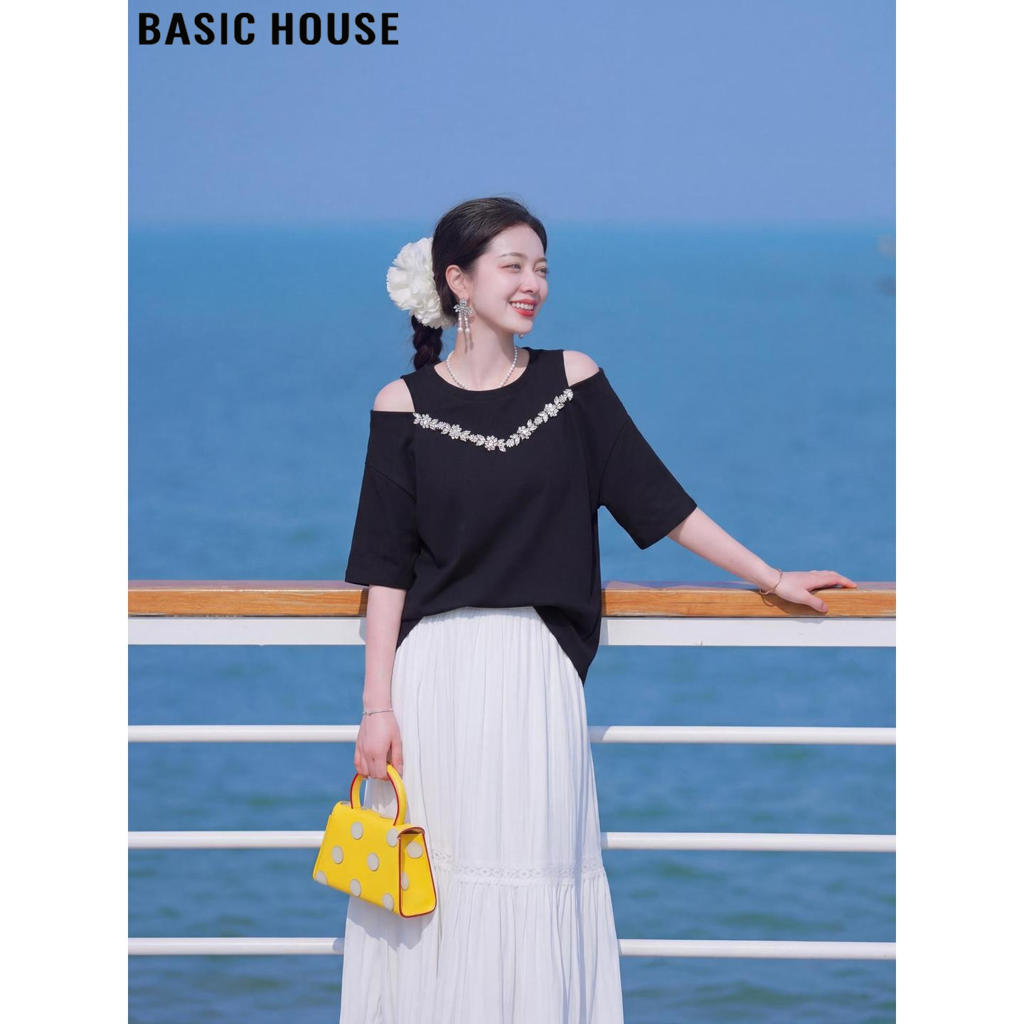 Basic House/百家好黑色重工钉珠露肩五分袖T恤女夏季设计感上衣