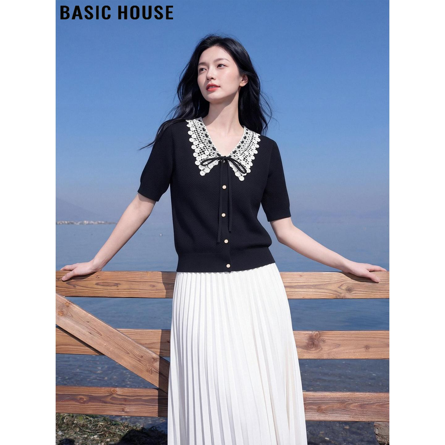 Basic House/百家好黑色蕾丝拼接短袖针织开衫女夏季独特漂亮上衣