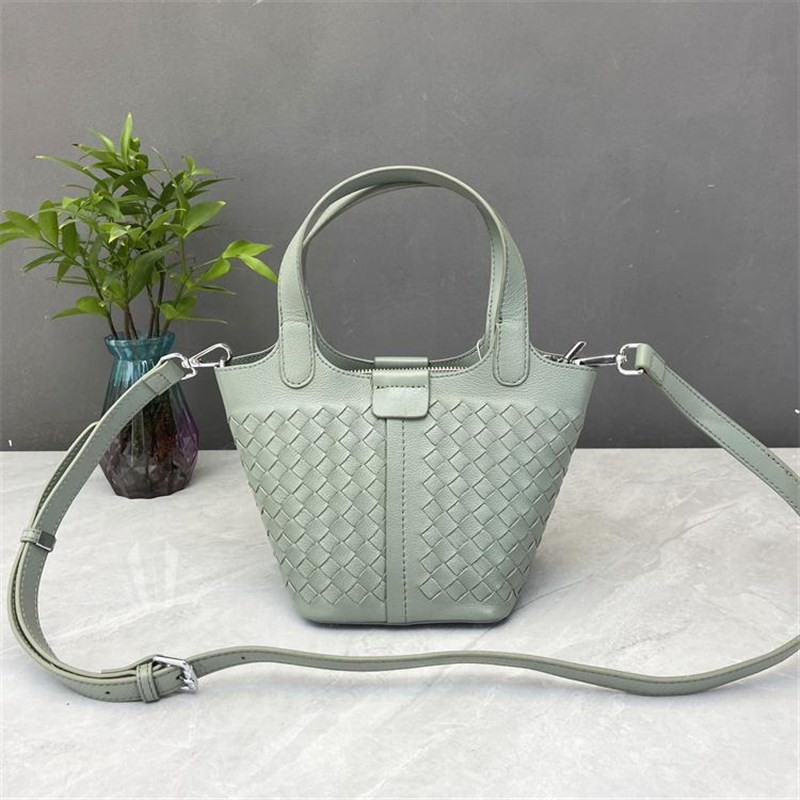 工厂尾货时尚头层牛皮手工编织高级质感包中包菜篮子水桶包手提包