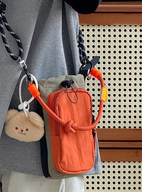 撞色斜挎包包女2025新款轻便手机包小挎包户外出游运动水壶水杯包