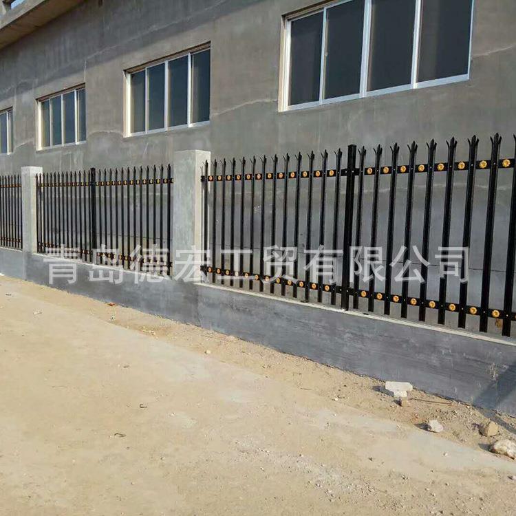 供应防攀爬分叉围墙铁艺栏杆防护栏交通安全防护设施