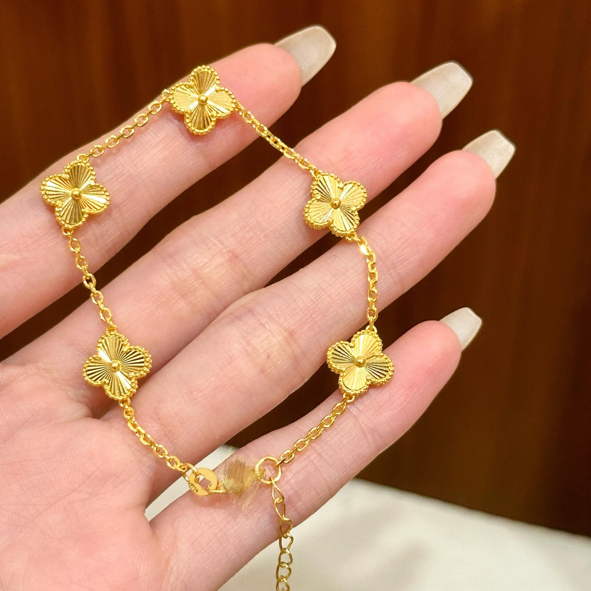 爆闪镭射四叶草小五花金手链女轻奢经典仿真黄金色手串送女友礼物图片