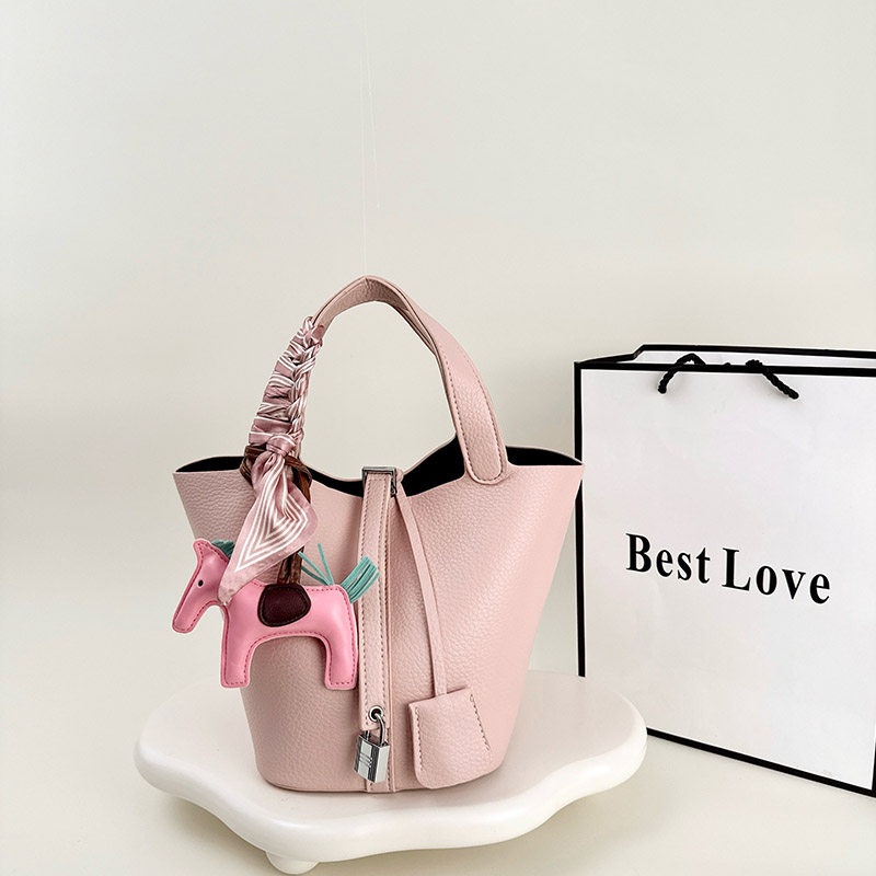 新款2024秋冬简约小拎包